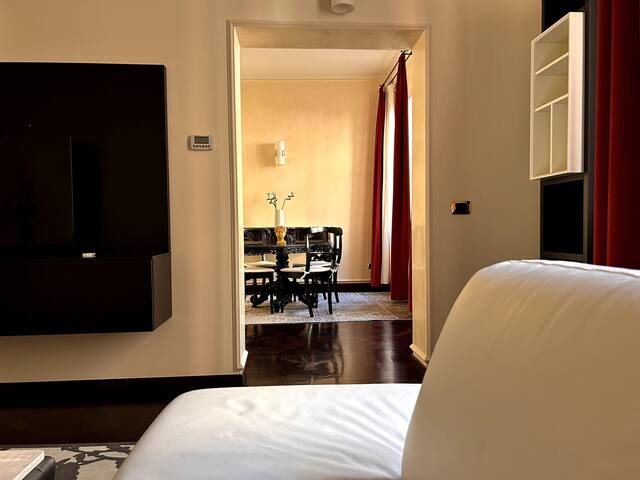 Piazza Maggiore Luxury Apartment gallery image 2