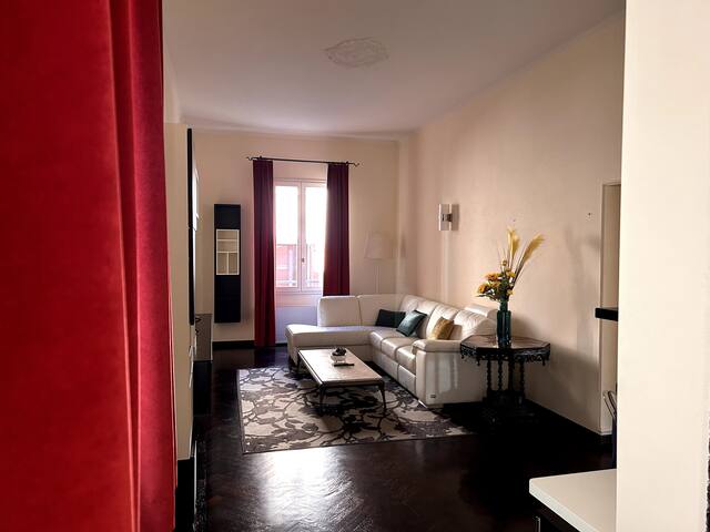 Piazza Maggiore Luxury Apartment gallery image 4