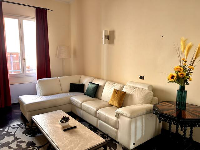 Piazza Maggiore Luxury Apartment gallery image 3