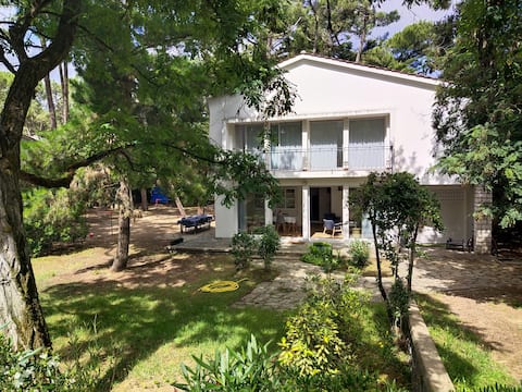 Large house 150 m from the sea