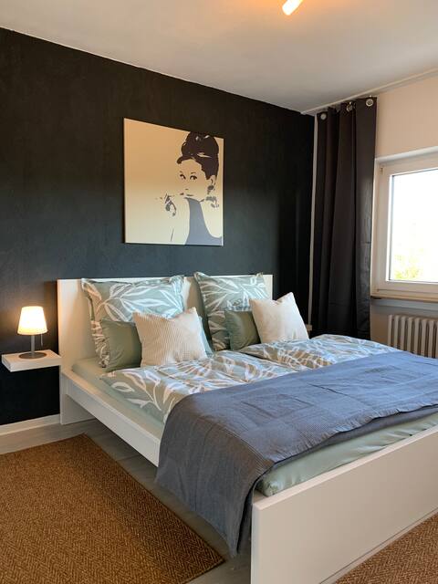 Cozy Apartment - 2 BR, Balcony, Top-Location