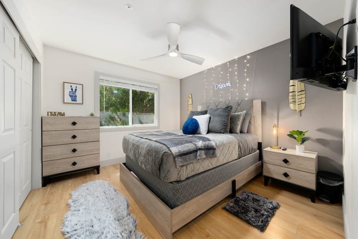 第二间卧室配备标准双人床的房客 