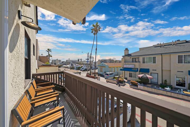 Steps from beach, Newly Renovated! gallery image 4