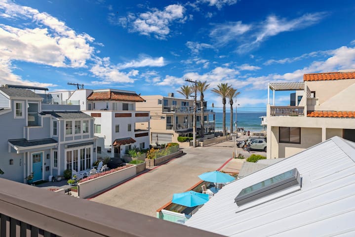 Steps from beach, Newly Renovated!