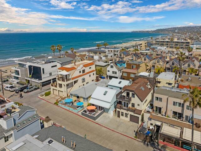 Steps from beach, Newly Renovated! gallery image 3