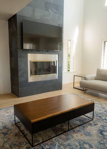 Bright 5 bdroom 3 bath w/Rooftop Deck by the Beach gallery image 5