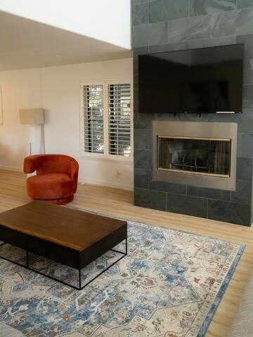 Bright 5 bdroom 3 bath w/Rooftop Deck by the Beach gallery image 4