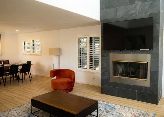 Bright 5 bdroom 3 bath w/Rooftop Deck by the Beach gallery image 2