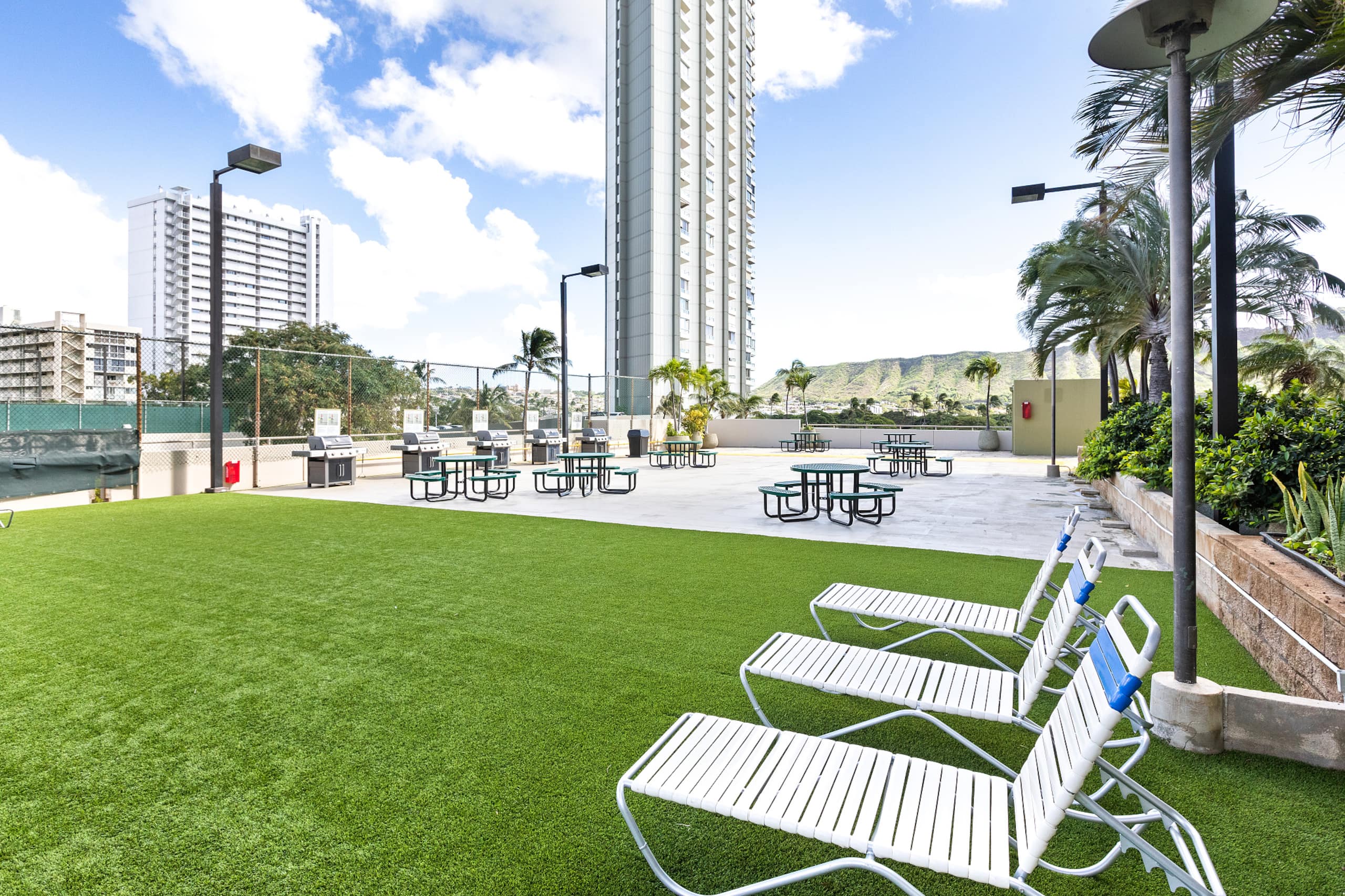 Condo in Honolulu · ★4.9 · 1 bedroom · 2 beds · 1 shared bath - Image 6