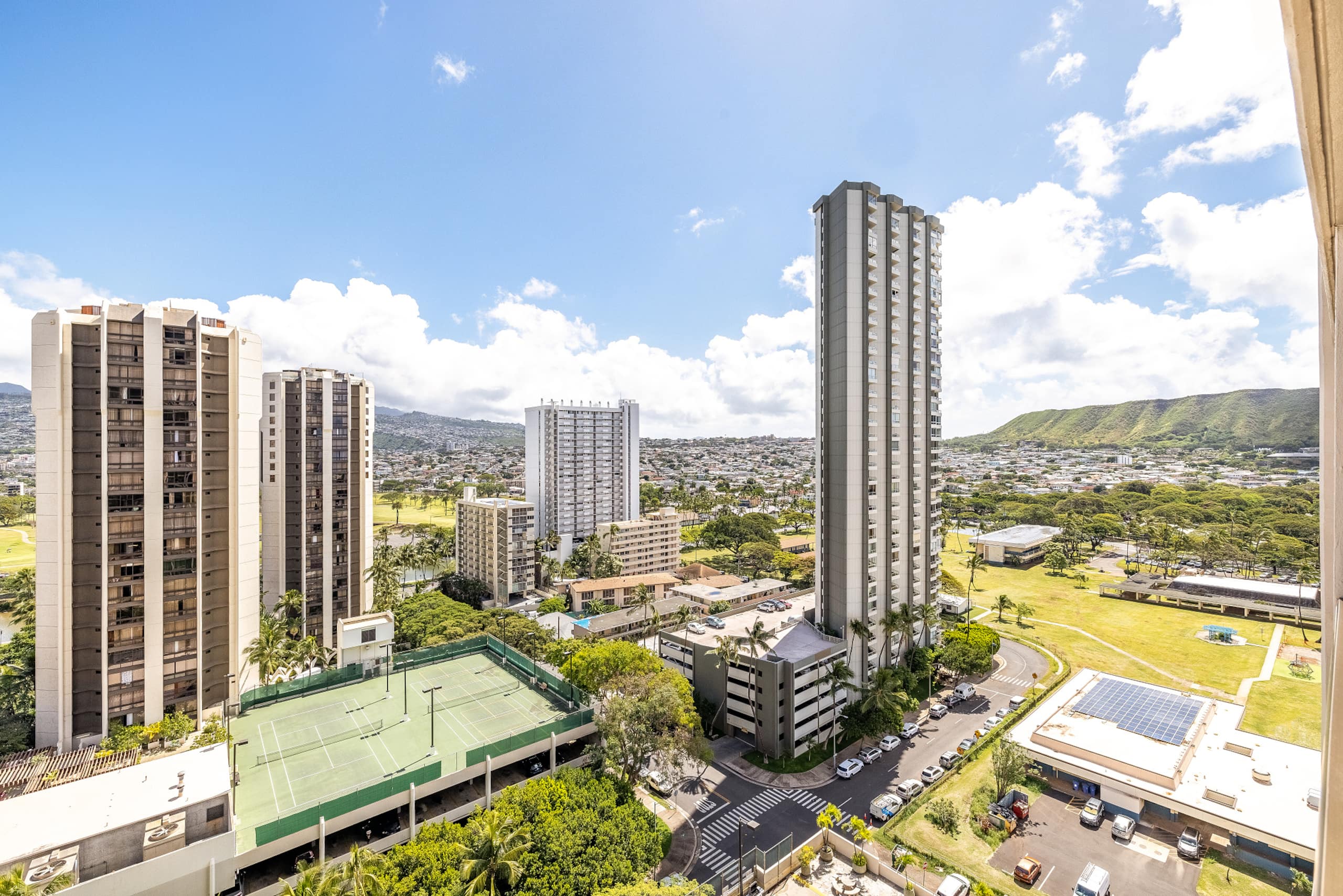 Condo in Honolulu · ★4.9 · 1 bedroom · 2 beds · 1 shared bath - Image 10