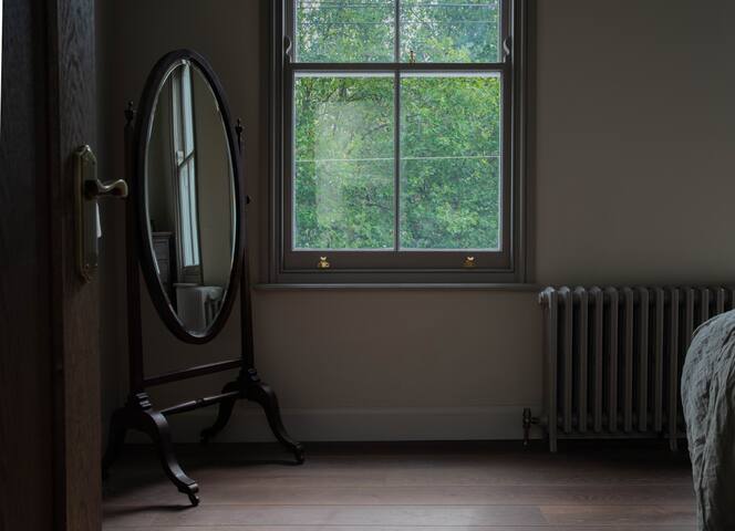 Columbia Road Cottage gallery image 3