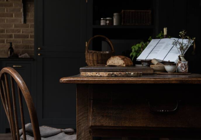 Columbia Road Cottage gallery image 4