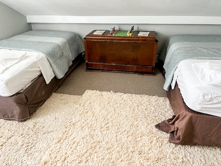 الطابق الثاني
غرفة نوم الأمير الصغير