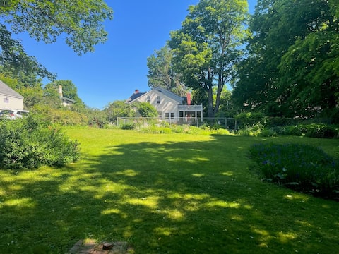 Kilburn Manor 1820 Historical house