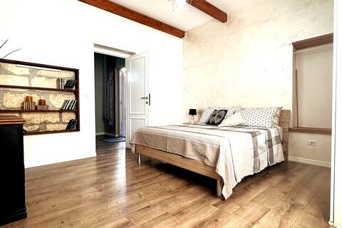 Stylish apartment with garden and BBQ