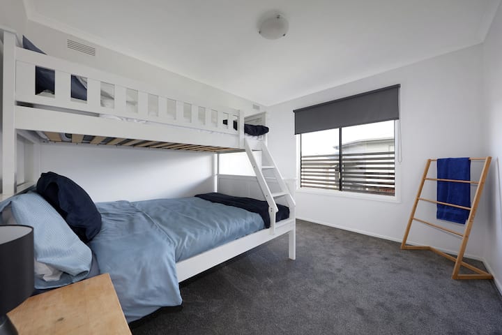 Chumba cha 2 cha kulala.
 Vitanda viwili na vya ghorofa moja.