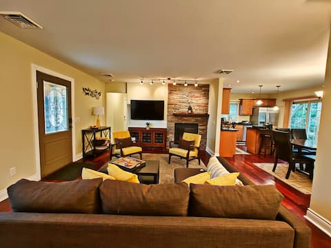 Popular Airbnb listing: The Ritzy Resting Retreat in Buffalo / Cheektowaga