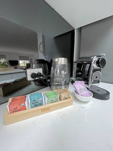 Luxury at the lookout – beach across the road! gallery image 5