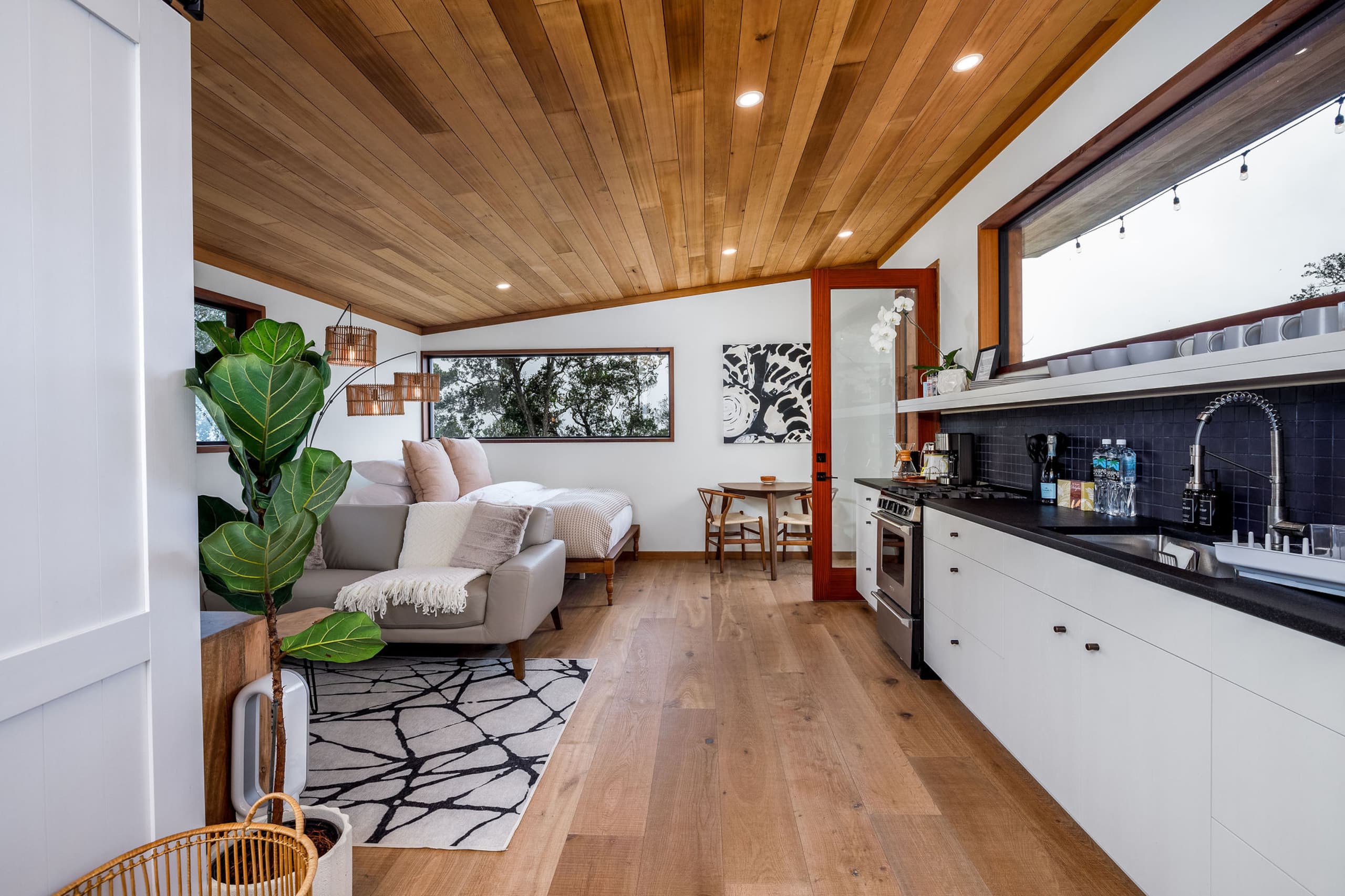Cabin in Kailua-Kona · ★4.98 · Studio · 1 bed · 1 bath - Image 10