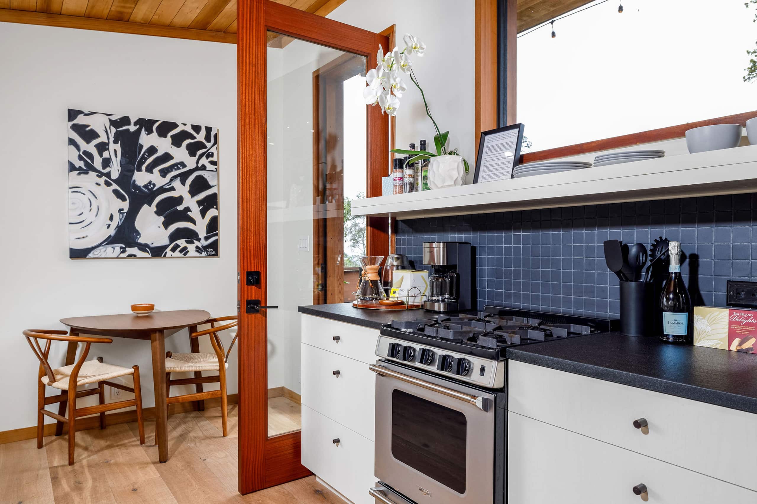Cabin in Kailua-Kona · ★4.98 · Studio · 1 bed · 1 bath - Image 14