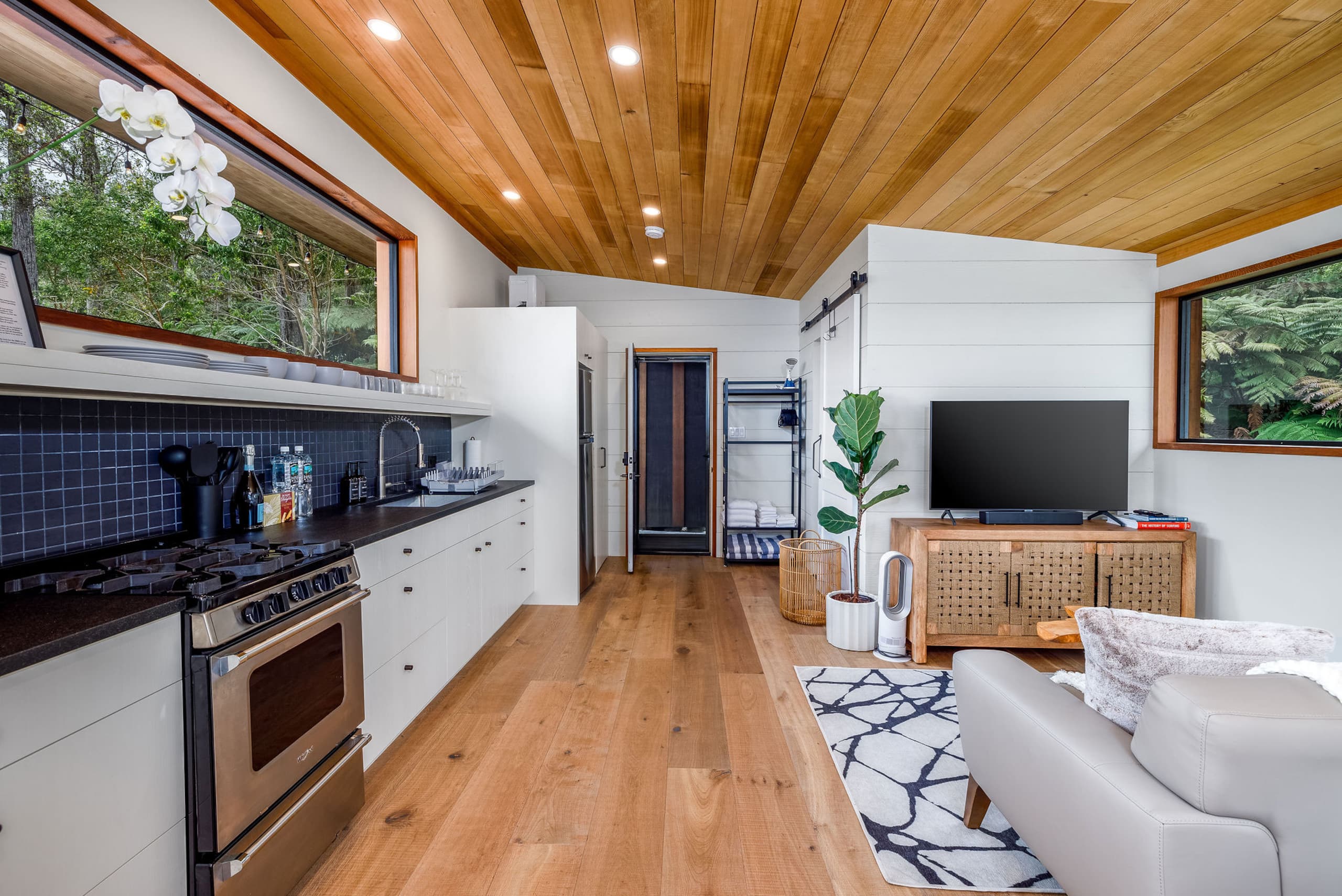 Cabin in Kailua-Kona · ★4.98 · Studio · 1 bed · 1 bath - Image 5