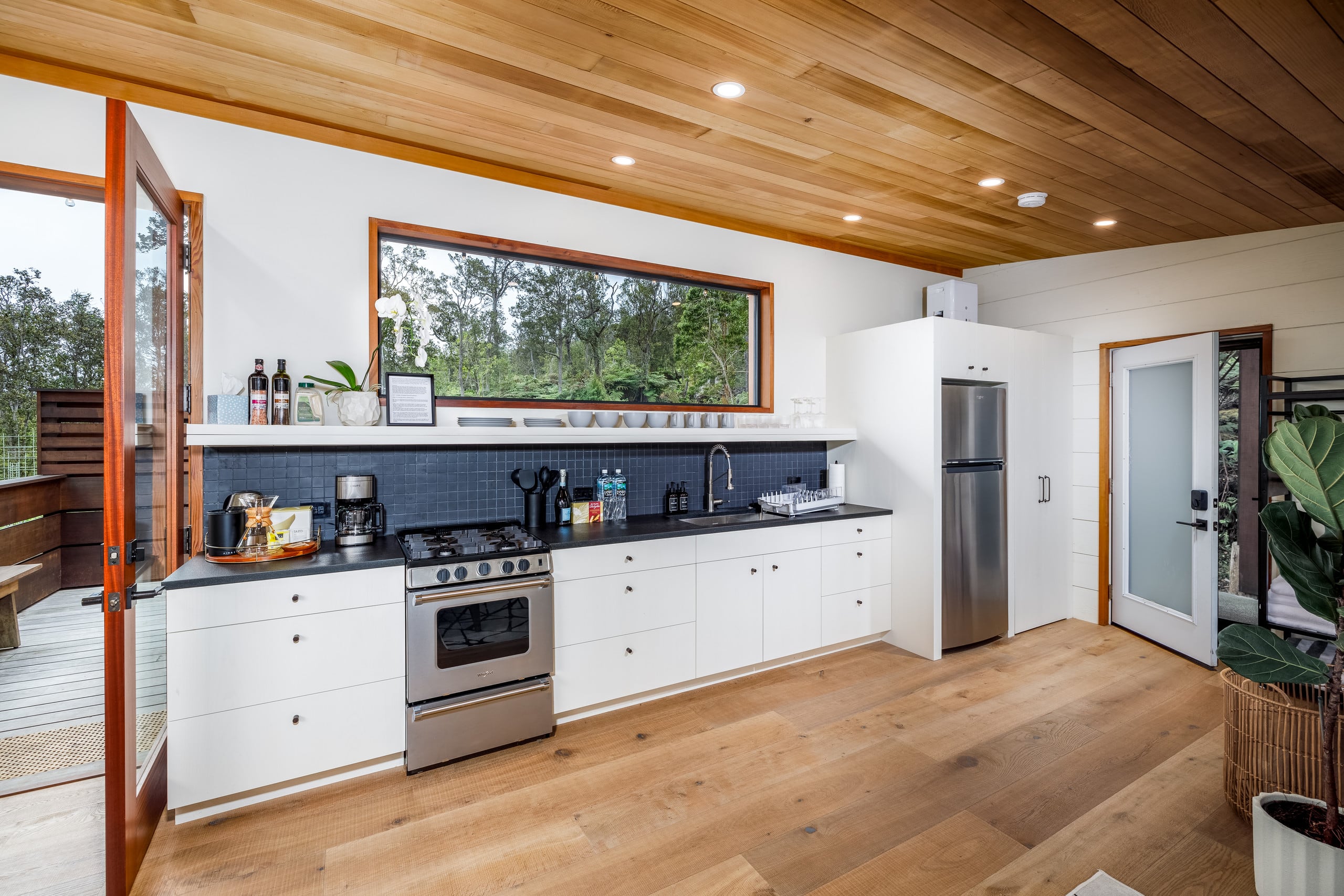 Cabin in Kailua-Kona · ★4.98 · Studio · 1 bed · 1 bath - Image 12