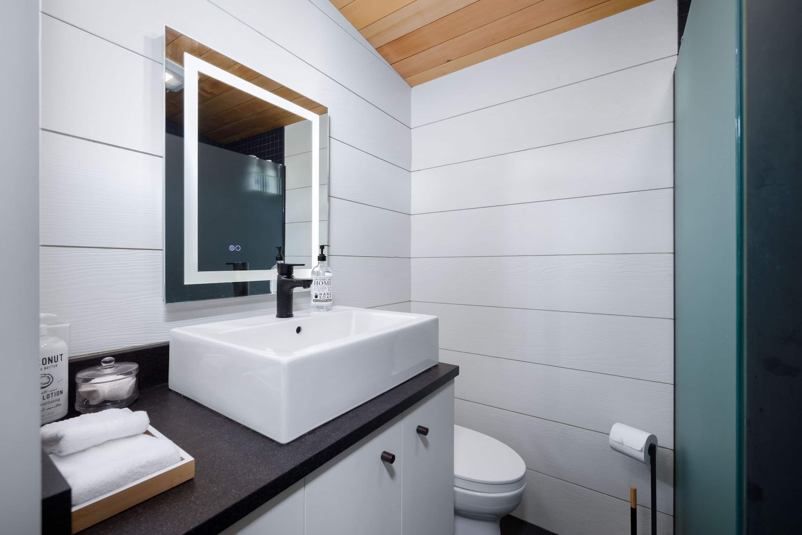 Cabin in Kailua-Kona · ★4.98 · Studio · 1 bed · 1 bath - Image 19