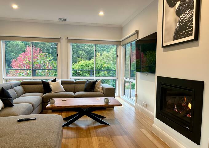 Modern with Views – Town Centre gallery image 3