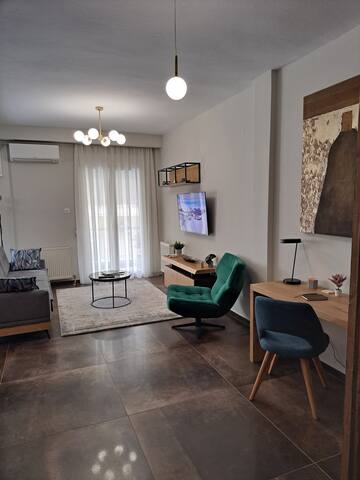 CenterStage1-Boutique Apartment gallery image 2