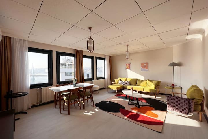 неверојатен поглед кон морето од дневната соба