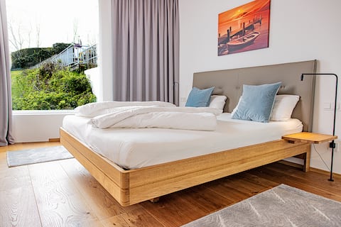 Apartment right on the lake