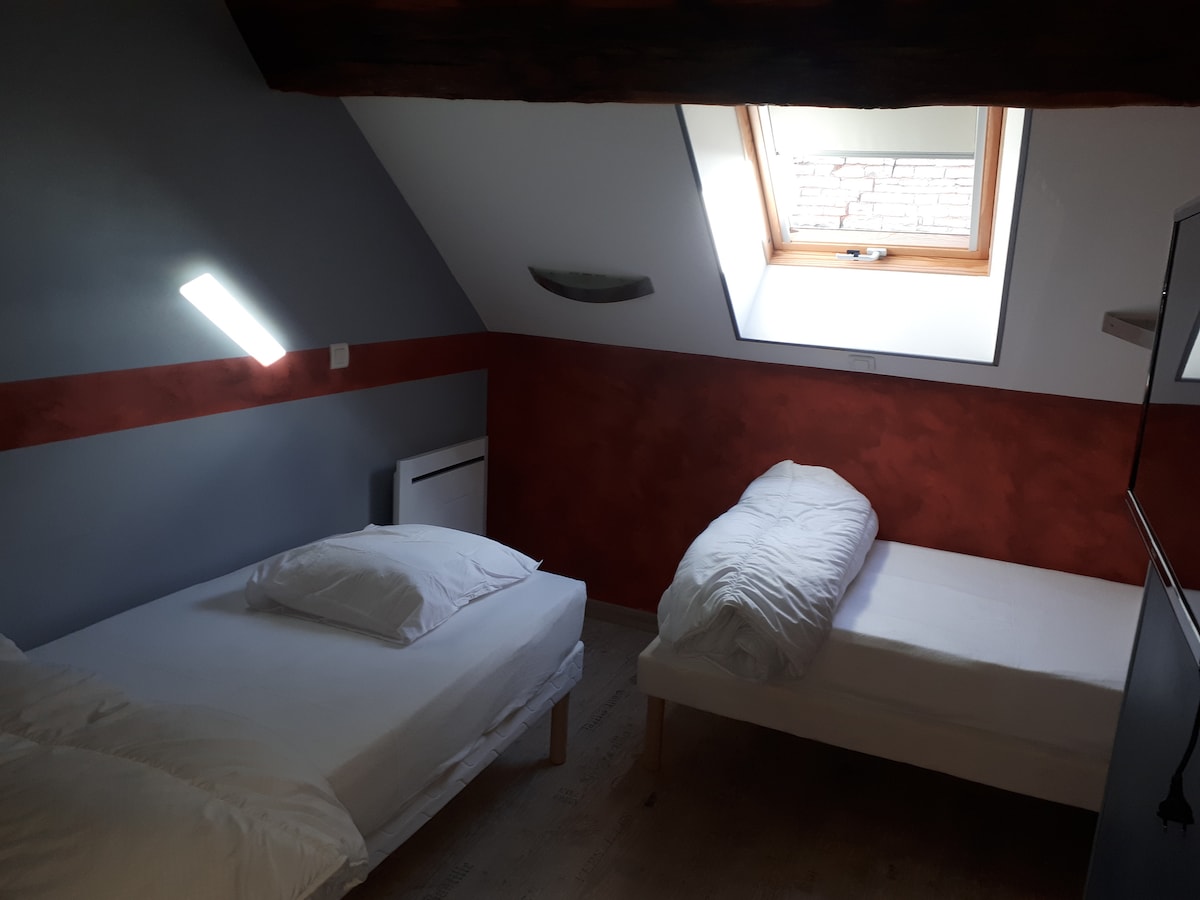 ห้องนอน 2 - เตียงเดี่ยว 2 หลัง