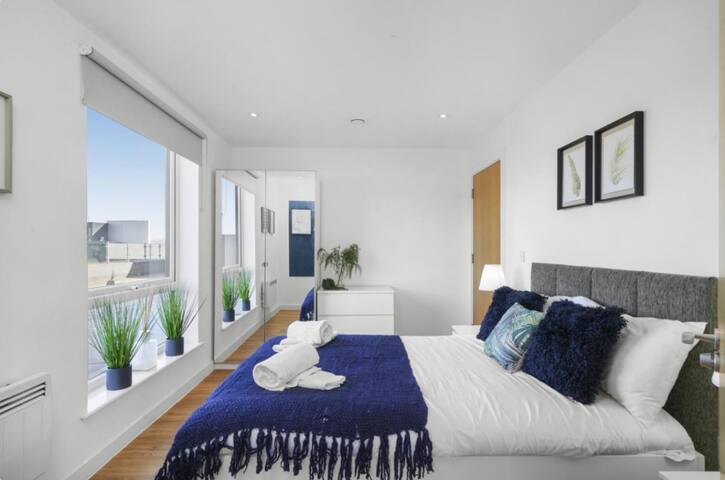 3-Bedroom 3 bath Flat with Free Parking gallery image 2