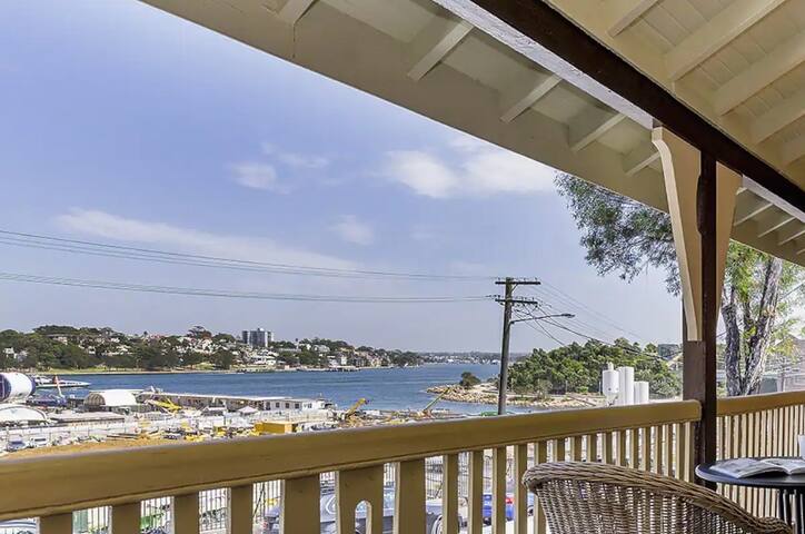 Waterfront – KING Master 4 Bedroom 3 Storey#9-10 gallery image 2