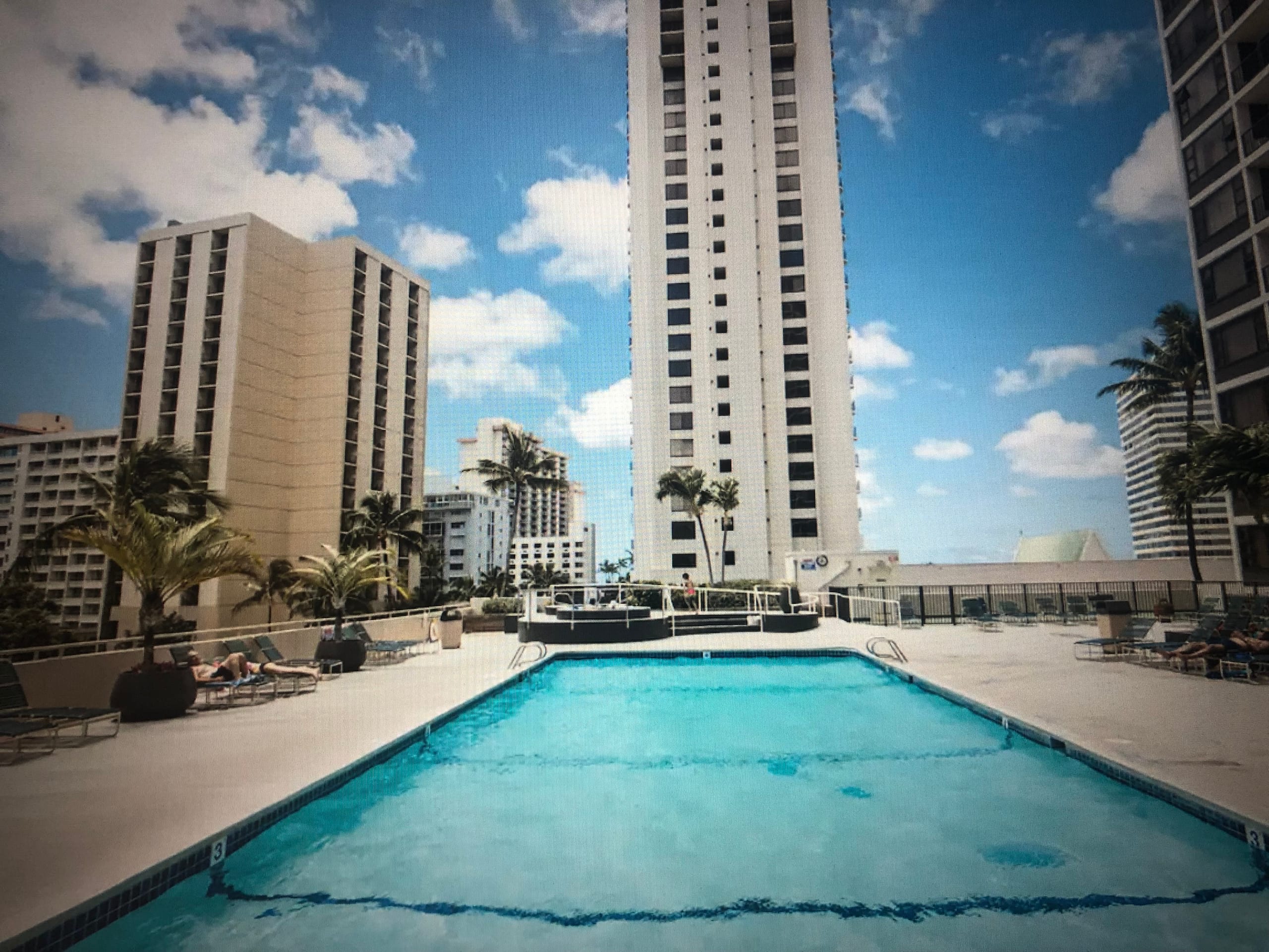 Condo in Honolulu · ★4.87 · 1 bedroom · 3 beds · 1 private bath - Image 37