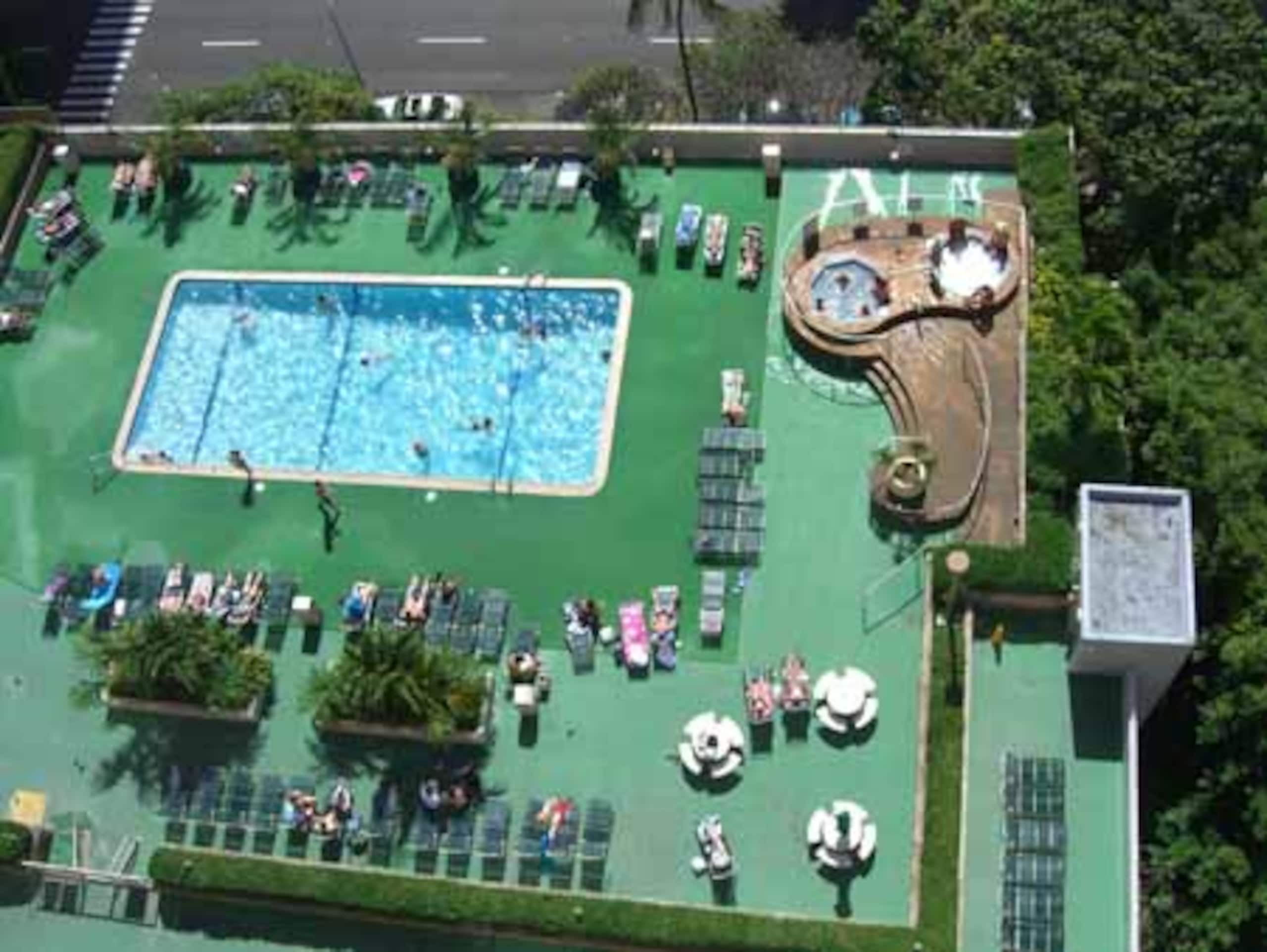 Condo in Honolulu · ★4.87 · 1 bedroom · 3 beds · 1 private bath - Image 33