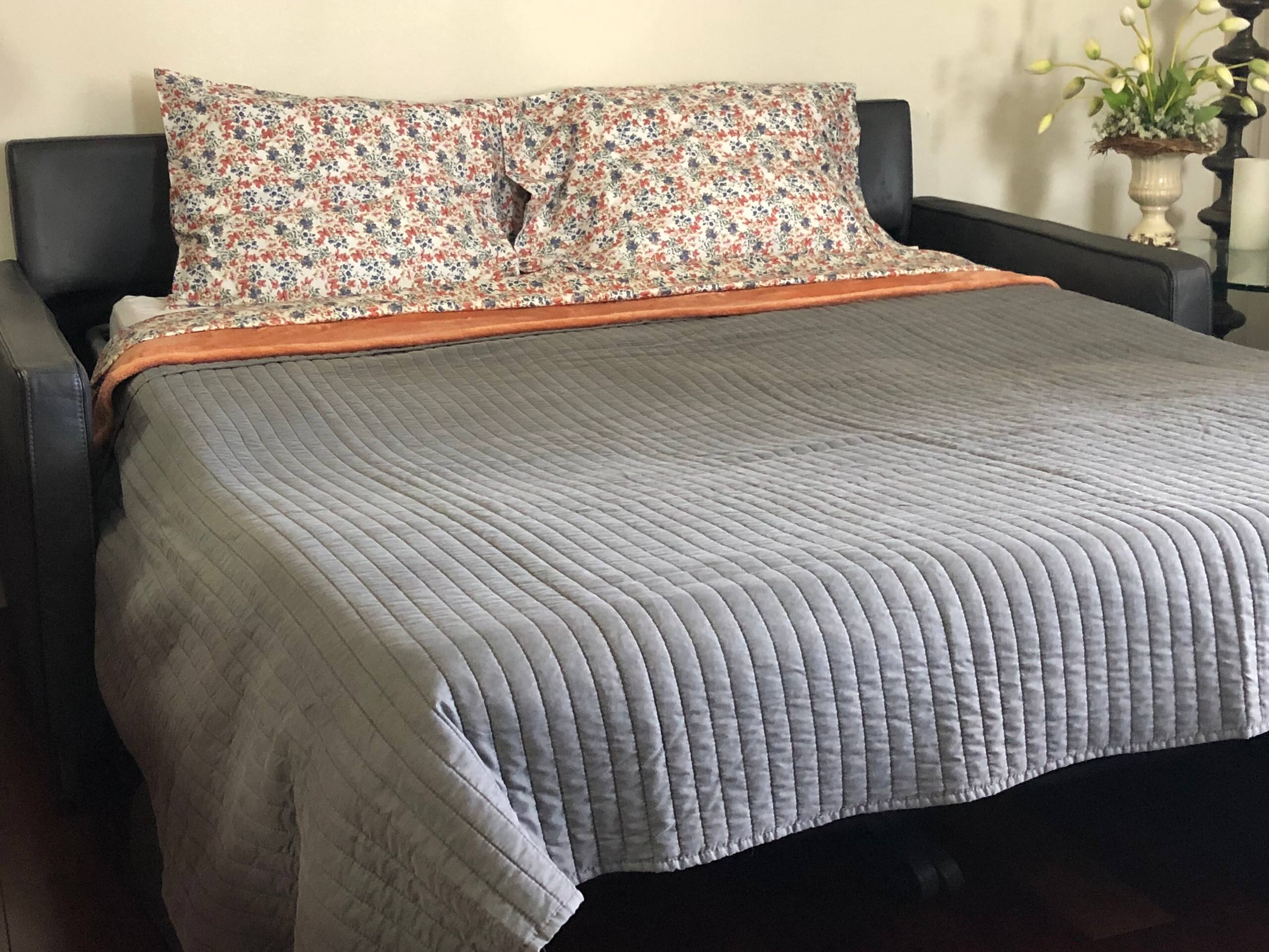 Condo in Honolulu · ★4.87 · 1 bedroom · 3 beds · 1 private bath - Image 5