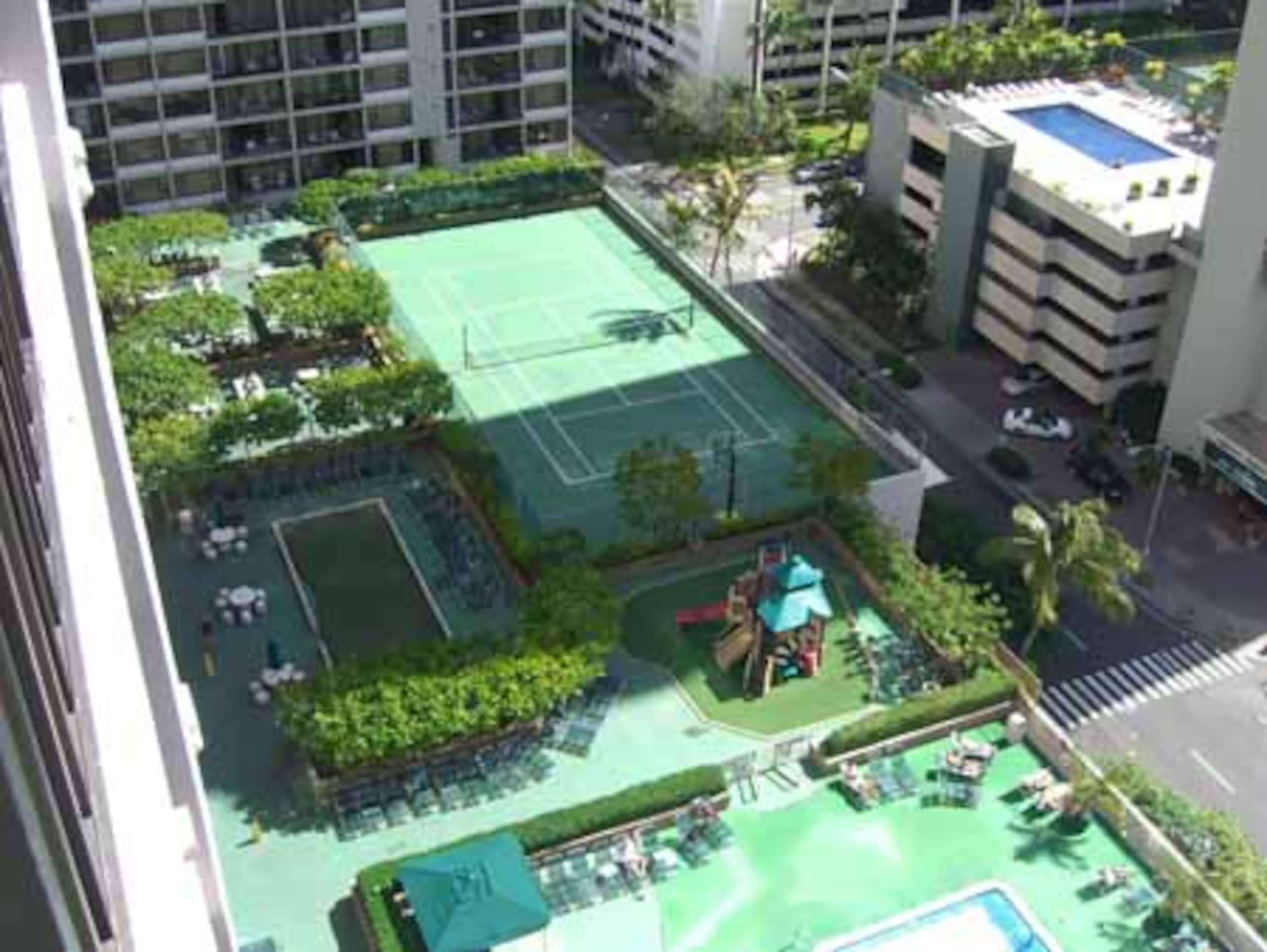 Condo in Honolulu · ★4.87 · 1 bedroom · 3 beds · 1 private bath - Image 39