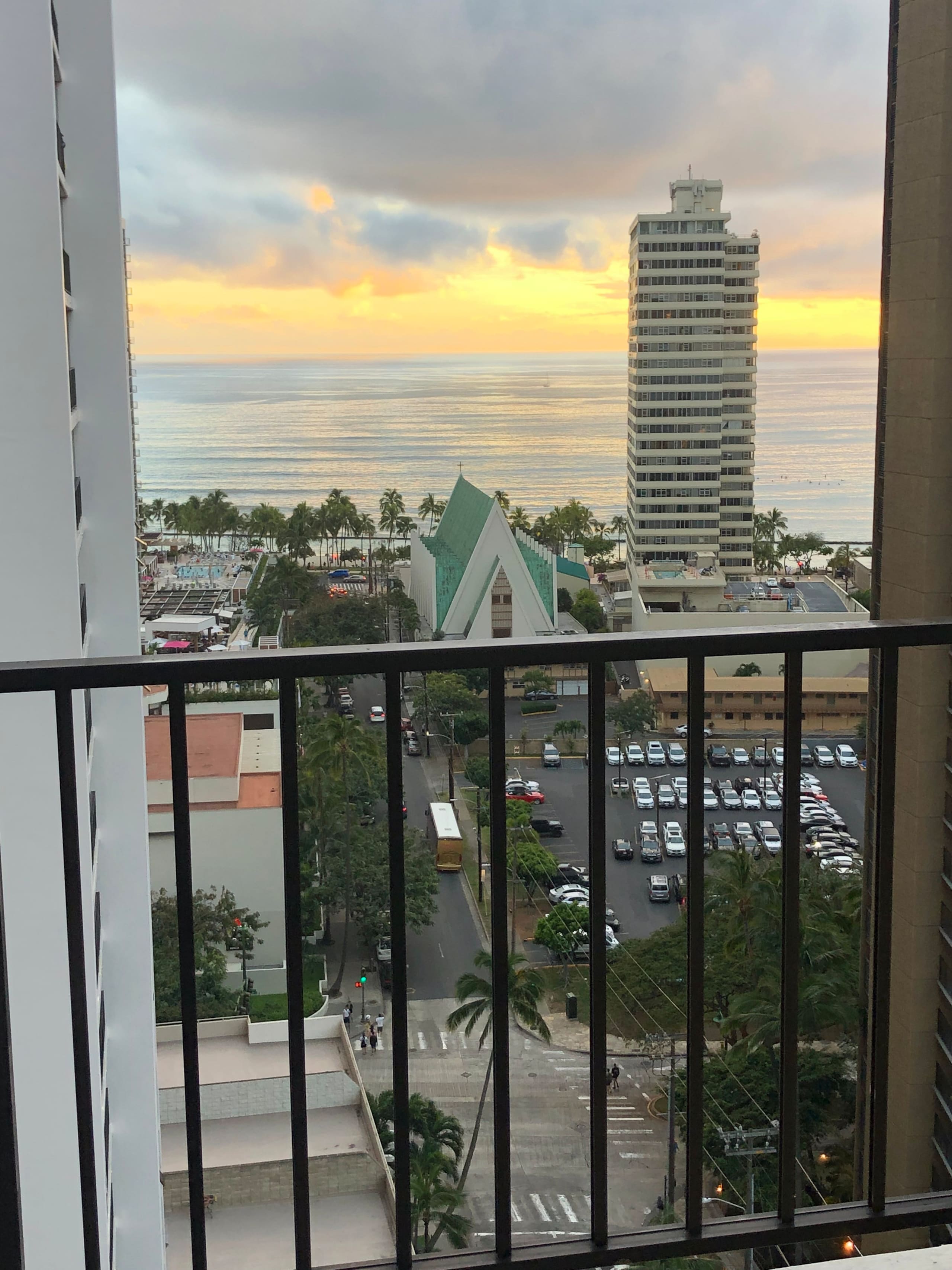 Condo in Honolulu · ★4.87 · 1 bedroom · 3 beds · 1 private bath - Image 23