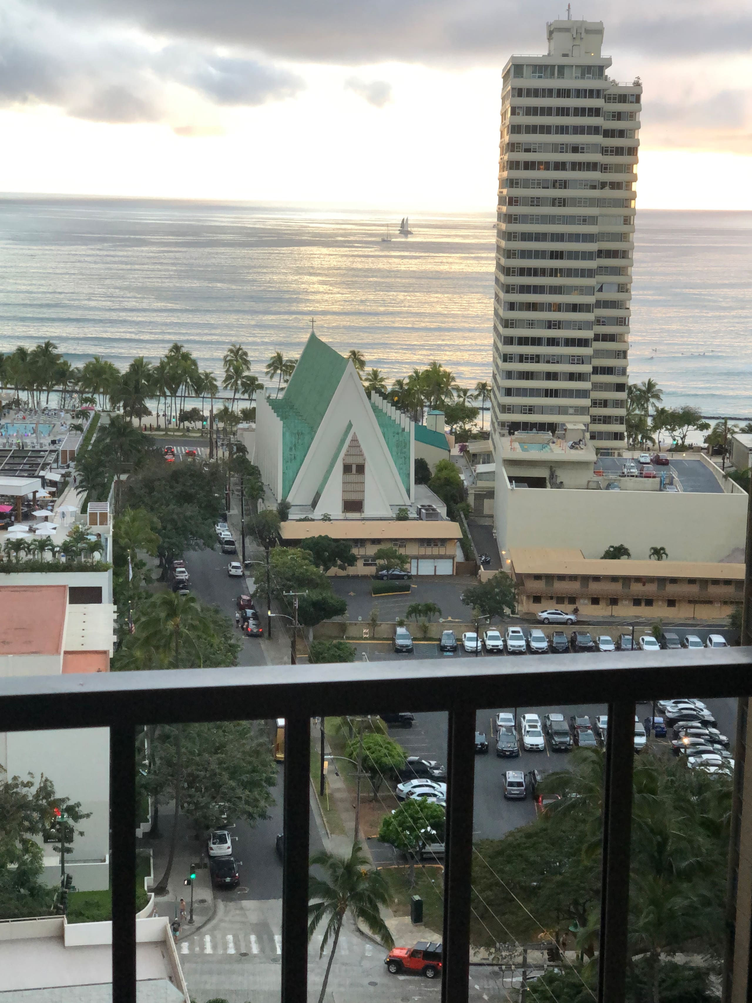 Condo in Honolulu · ★4.87 · 1 bedroom · 3 beds · 1 private bath - Image 24