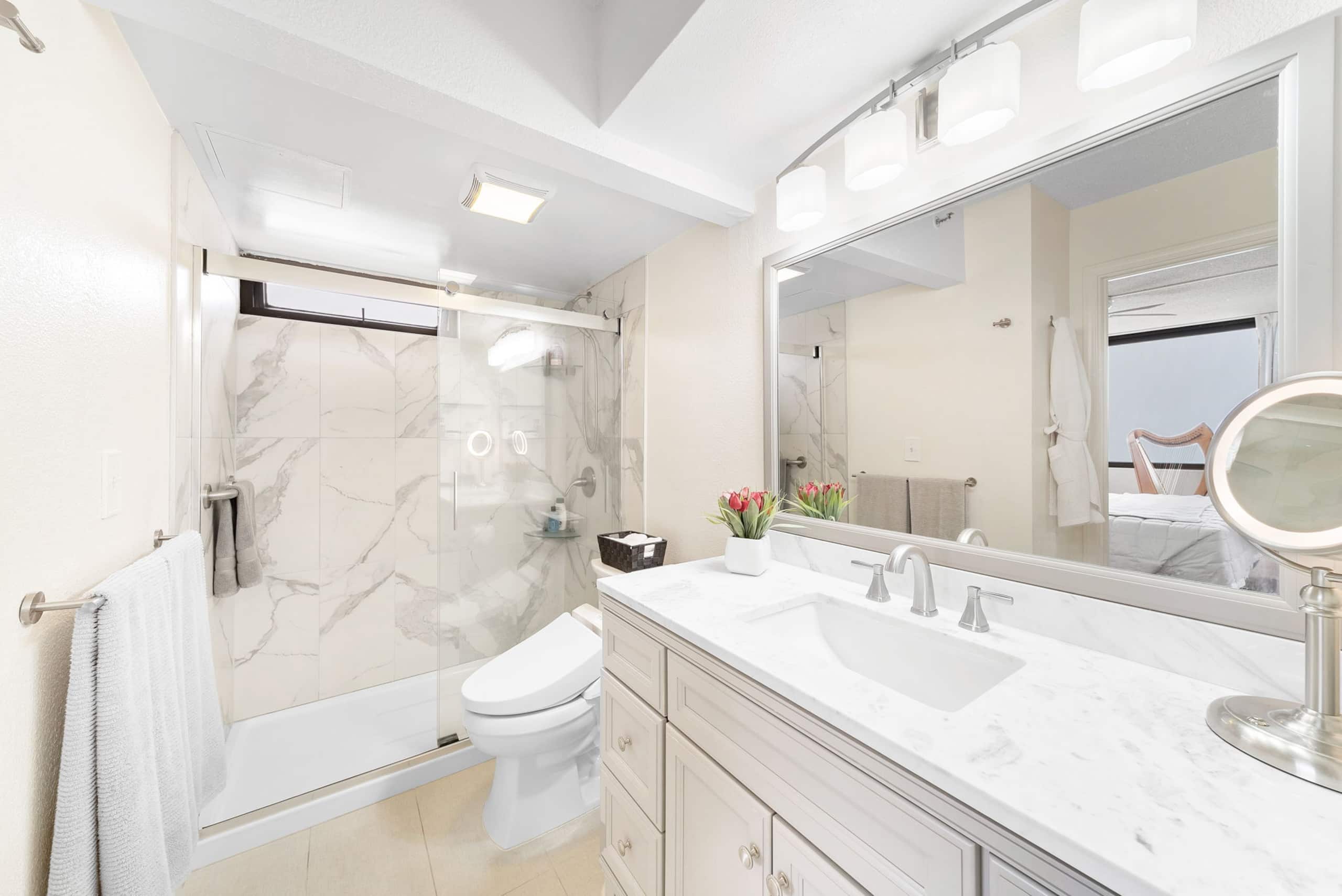 Condo in Honolulu · ★4.87 · 1 bedroom · 3 beds · 1 private bath - Image 18