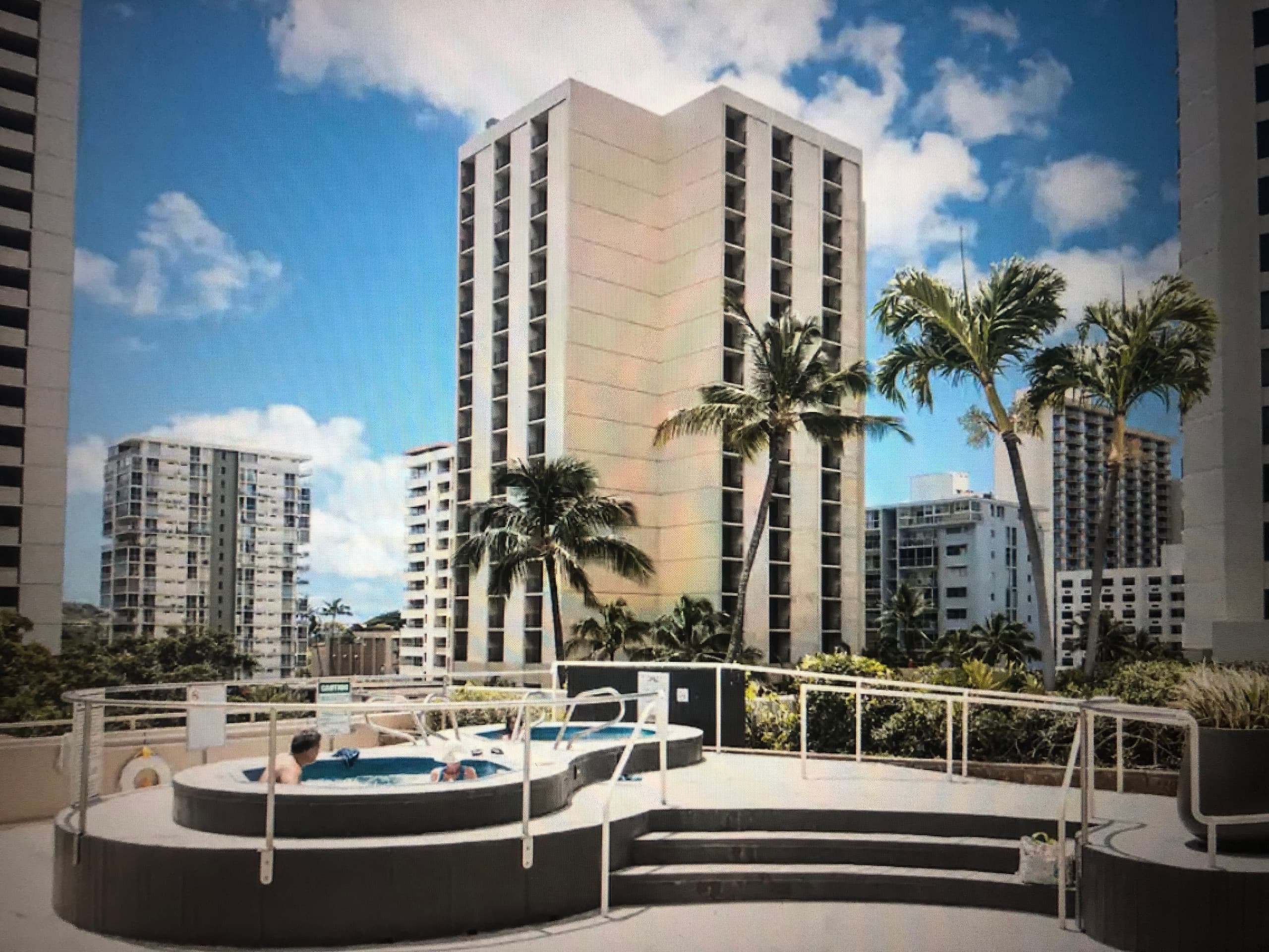 Condo in Honolulu · ★4.87 · 1 bedroom · 3 beds · 1 private bath - Image 38
