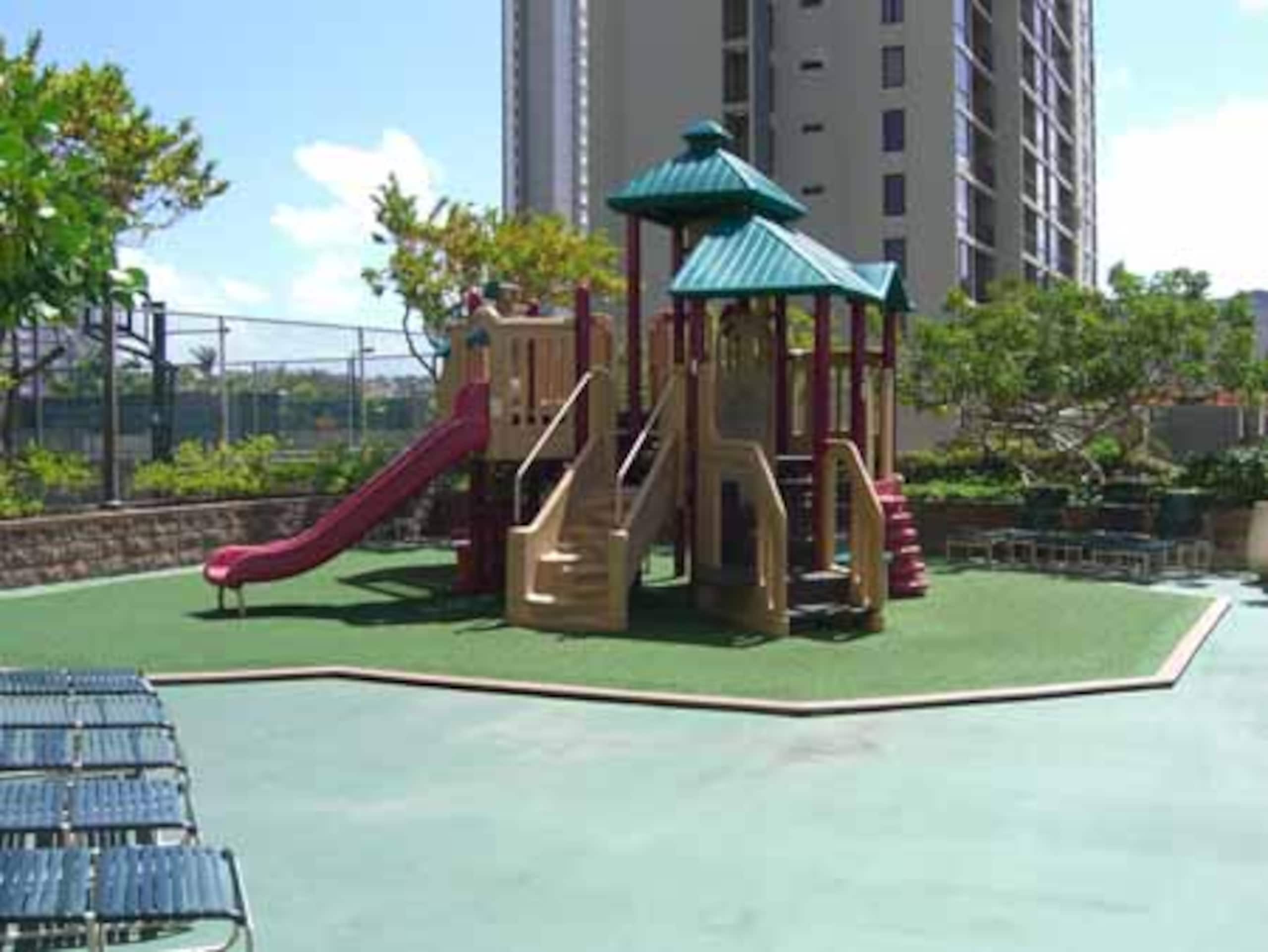 Condo in Honolulu · ★4.87 · 1 bedroom · 3 beds · 1 private bath - Image 30