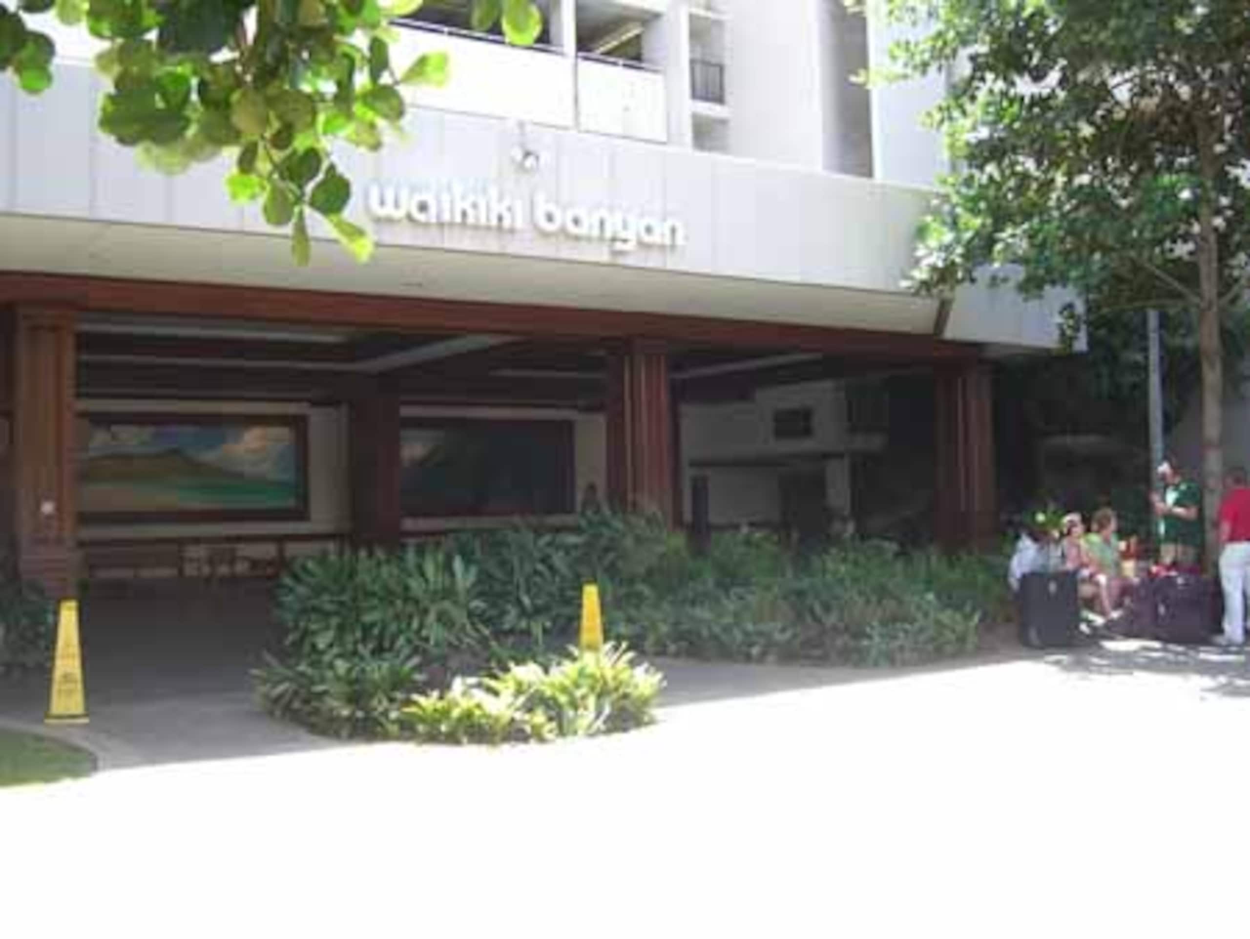 Condo in Honolulu · ★4.87 · 1 bedroom · 3 beds · 1 private bath - Image 35