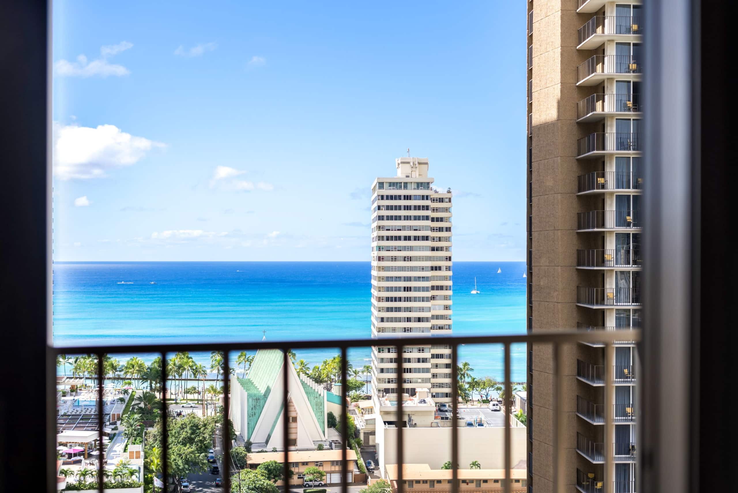 Condo in Honolulu · ★4.87 · 1 bedroom · 3 beds · 1 private bath - Image 21