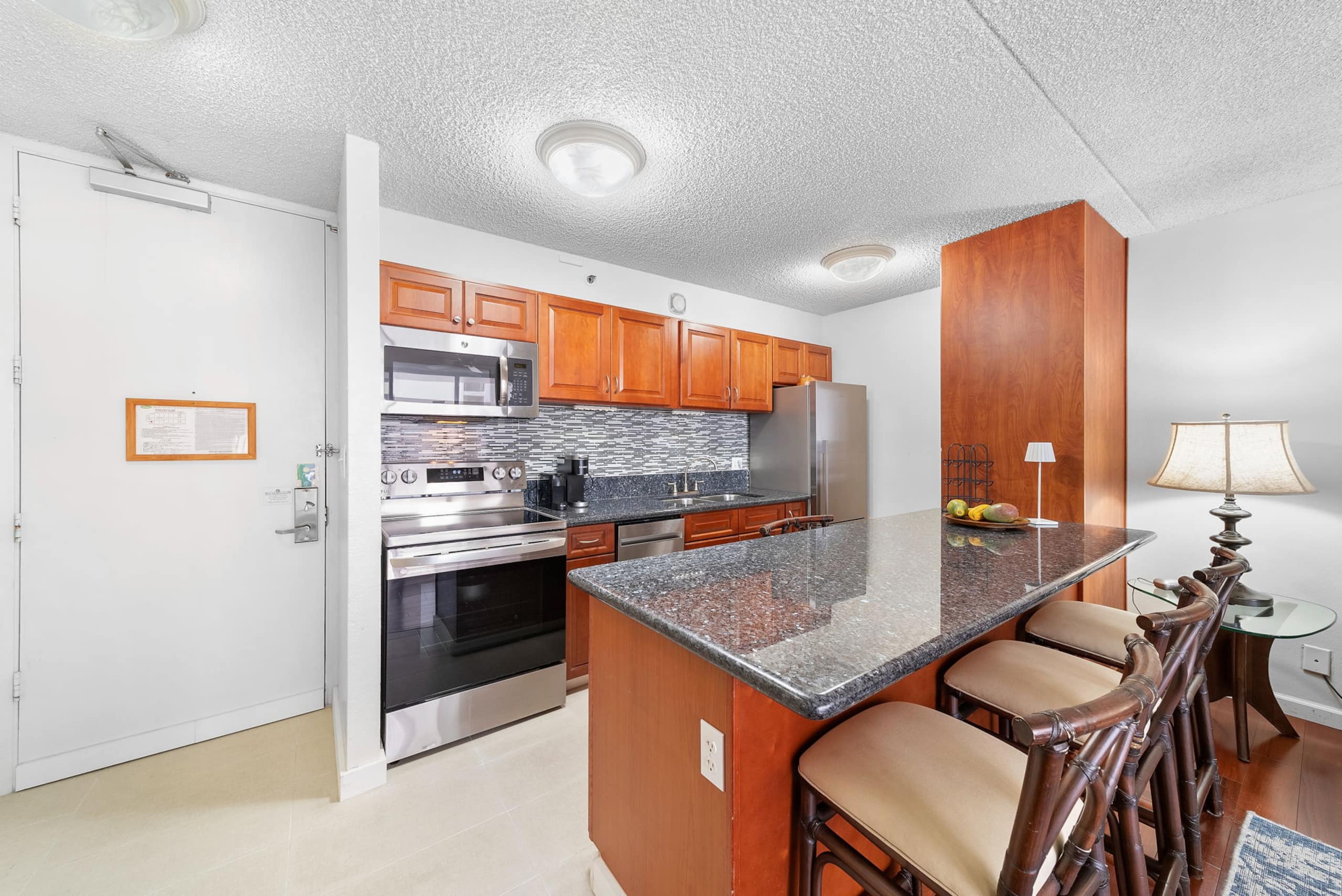 Condo in Honolulu · ★4.87 · 1 bedroom · 3 beds · 1 private bath - Image 10