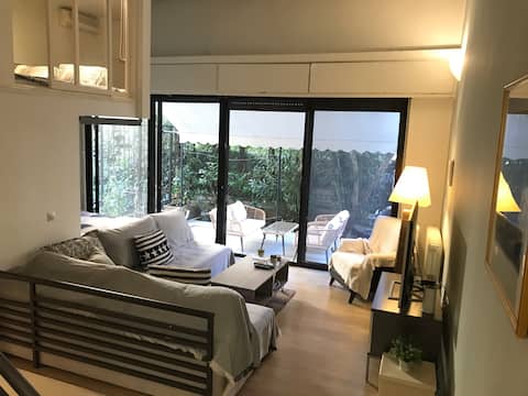 Popular Airbnb listing: Cosy Garden Apartment in Δήμος Αμαρουσίου