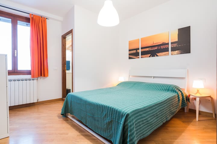 غرفة نوم برتقالية