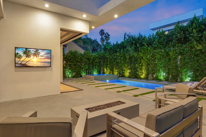 Experience Hollywood Luxury—Save 15%! gallery image 2