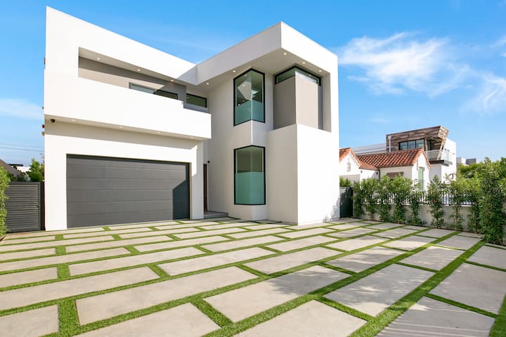 Experience Hollywood Luxury—Save 15%! gallery image 5